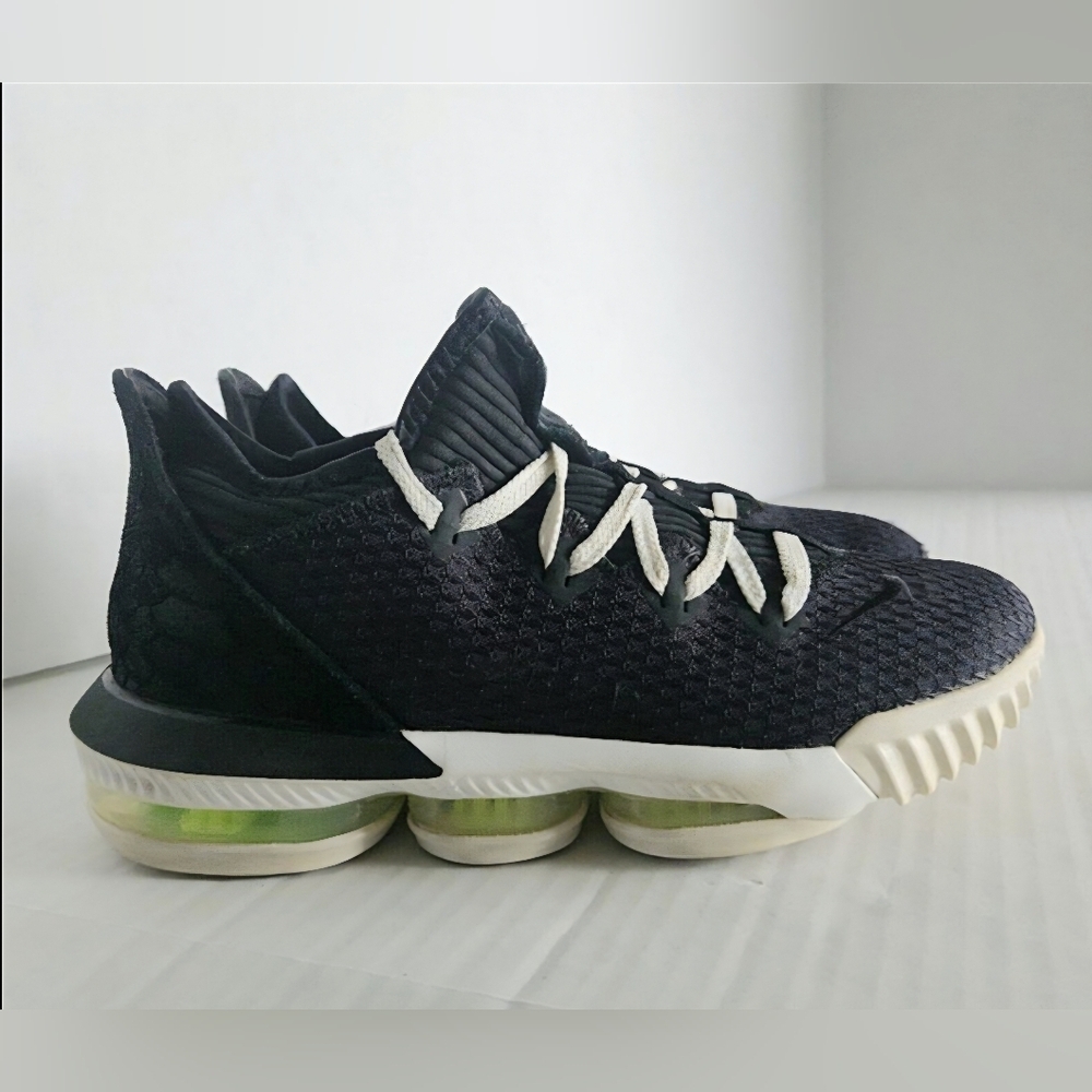 Nike Air (C12668-004) Lebron 16 Low Mens 7.5 Black Sneakers Basketball